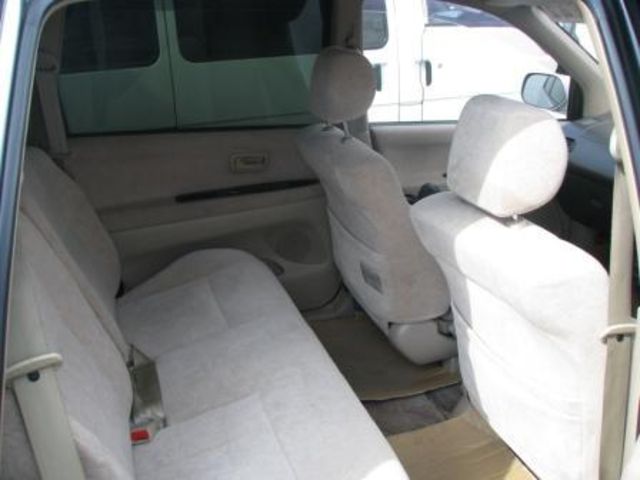 2000 Toyota Ipsum