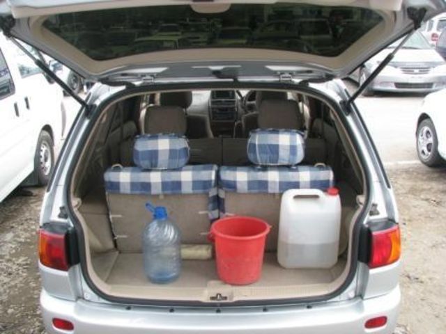 2000 Toyota Ipsum