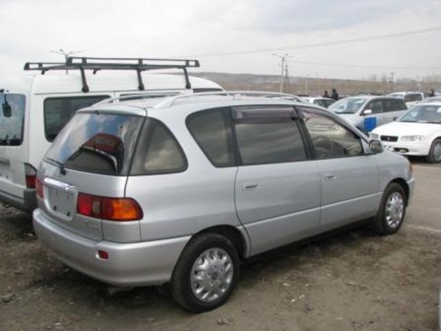 2000 Toyota Ipsum