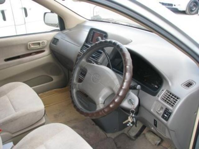2000 Toyota Ipsum
