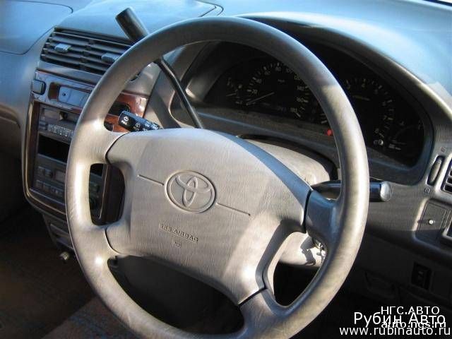 2000 Toyota Ipsum