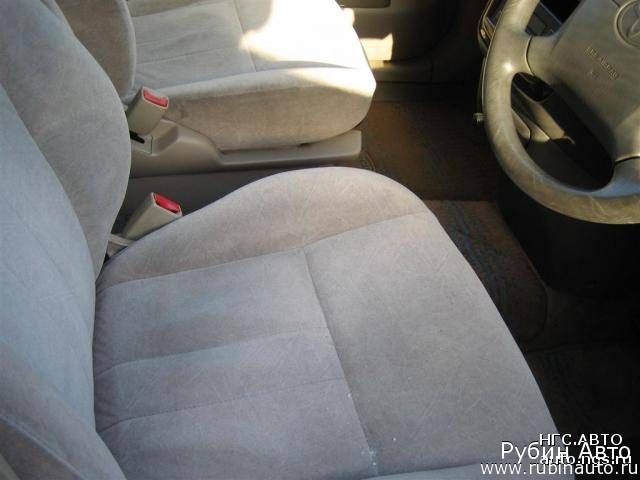 2000 Toyota Ipsum