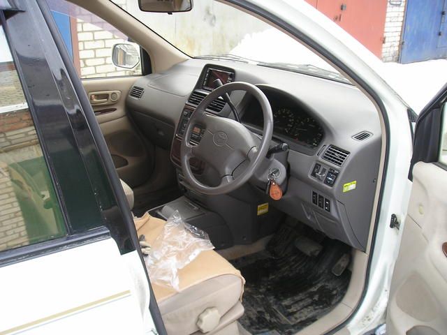 2000 Toyota Ipsum
