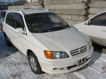 2000 Toyota Ipsum