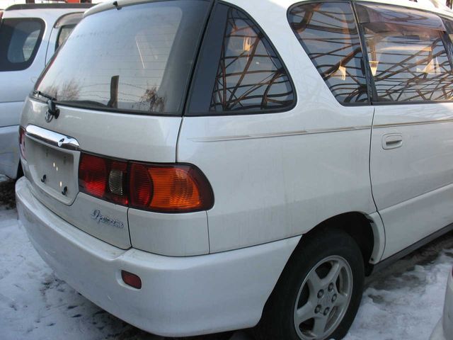 2000 Toyota Ipsum