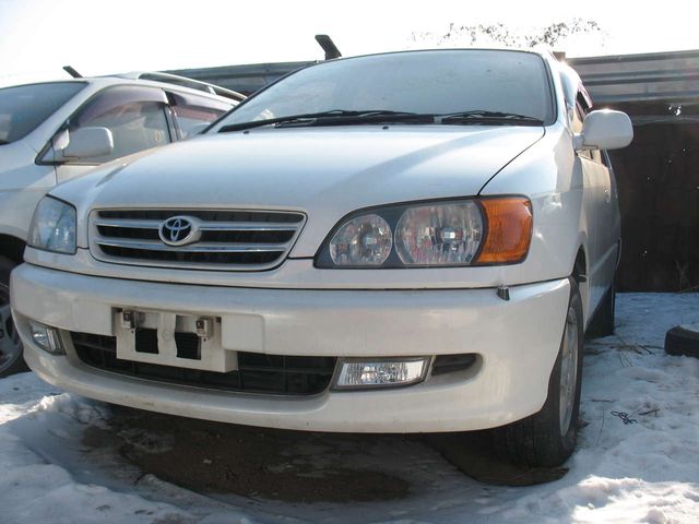 2000 Toyota Ipsum