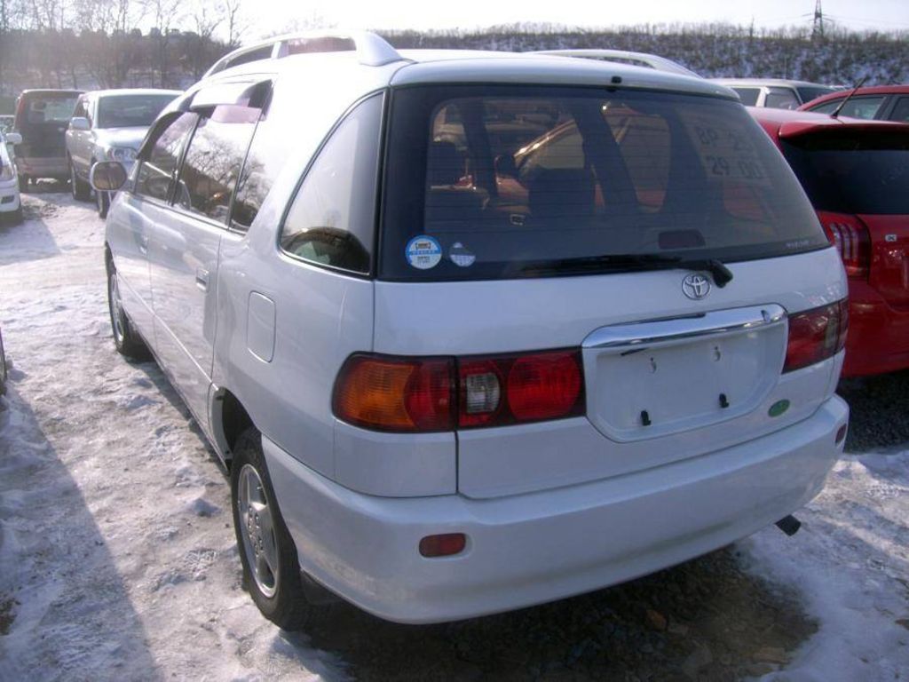 2000 Toyota Ipsum