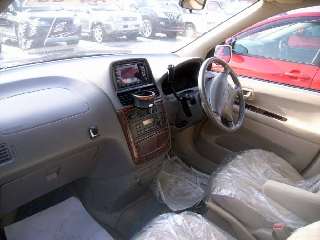 2000 Toyota Ipsum