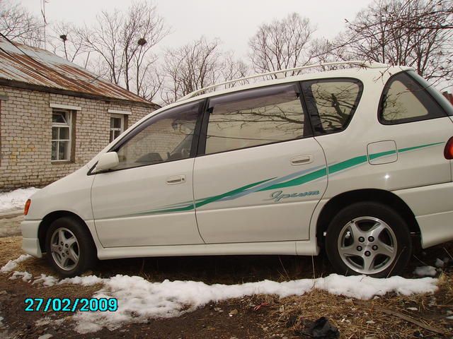 2000 Toyota Ipsum