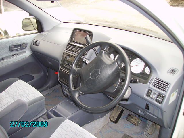 2000 Toyota Ipsum