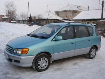 2000 Toyota Ipsum