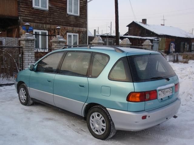 2000 Toyota Ipsum