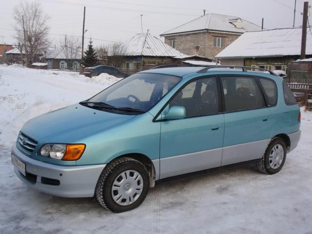 2000 Toyota Ipsum