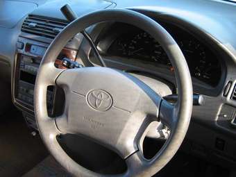 2000 Toyota Ipsum