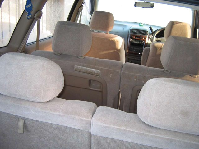 2000 Toyota Ipsum