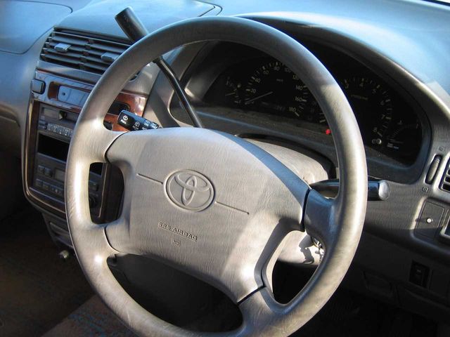 2000 Toyota Ipsum