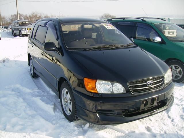 2000 Toyota Ipsum