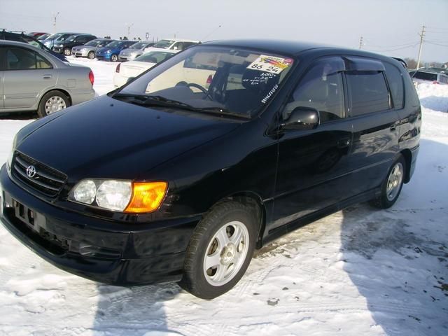 2000 Toyota Ipsum