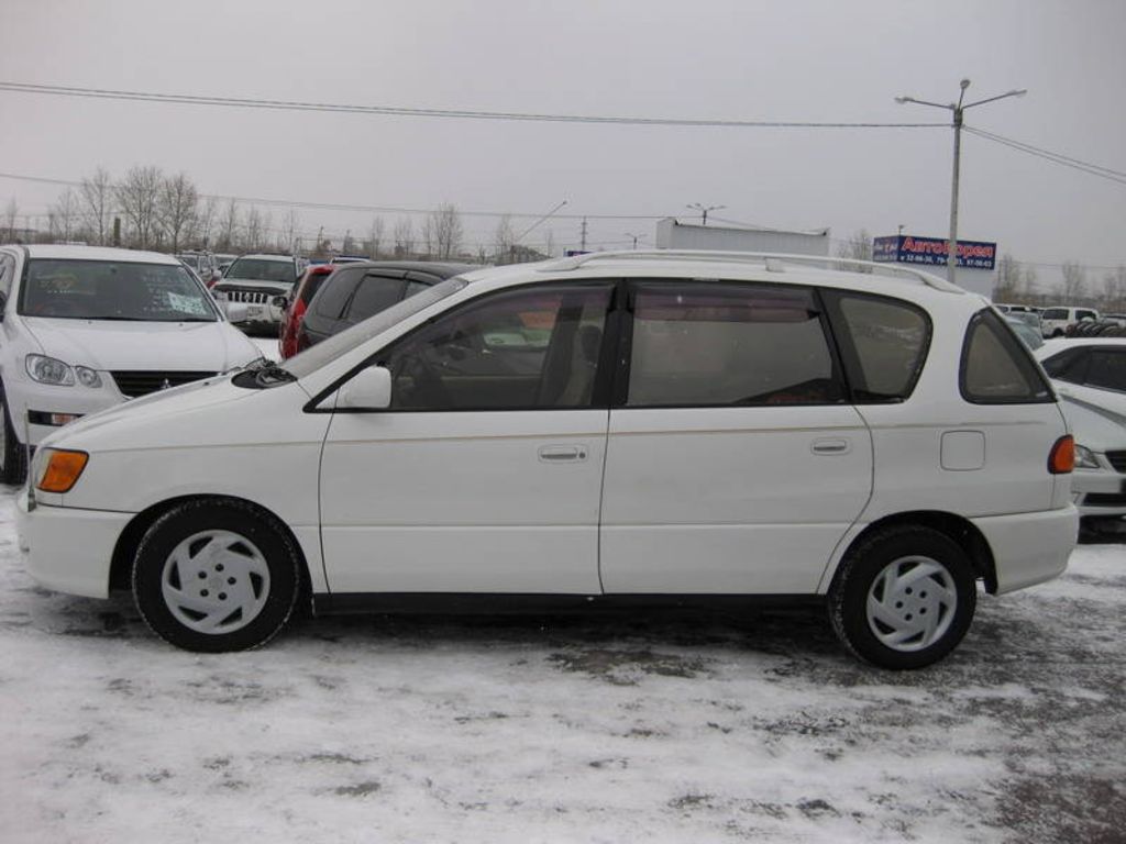 2000 Toyota Ipsum