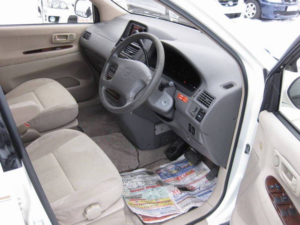 2000 Toyota Ipsum