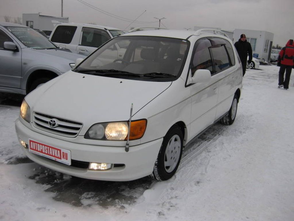 2000 Toyota Ipsum