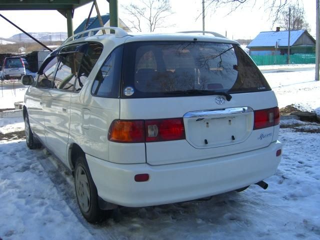 2000 Toyota Ipsum