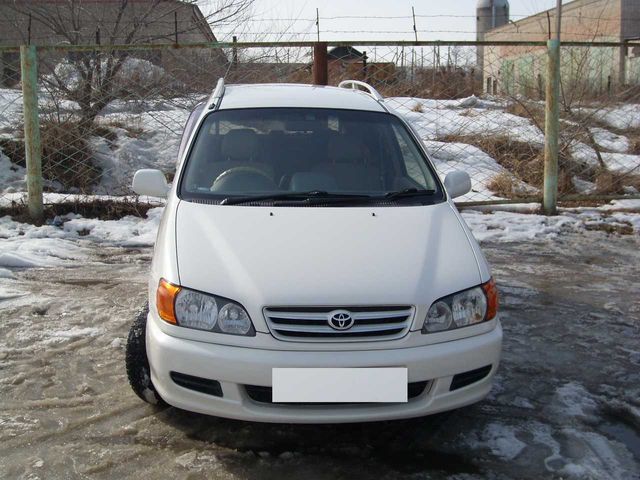 2000 Toyota Ipsum