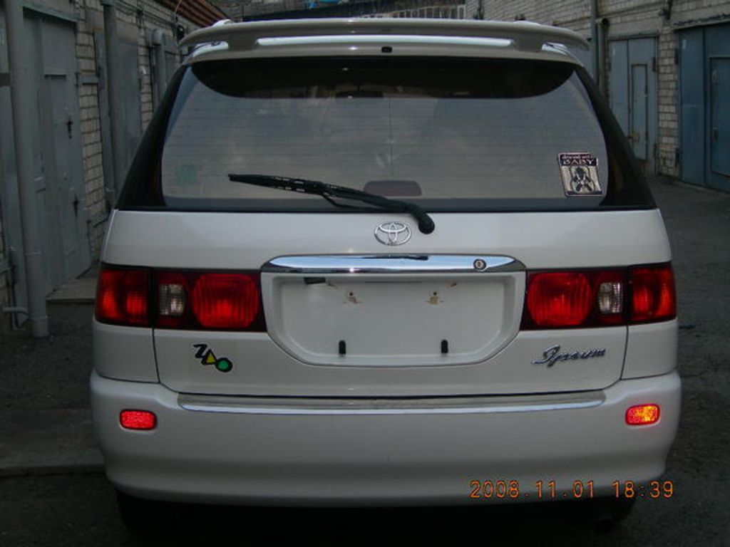 2000 Toyota Ipsum