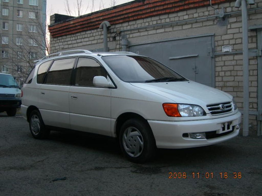 2000 Toyota Ipsum