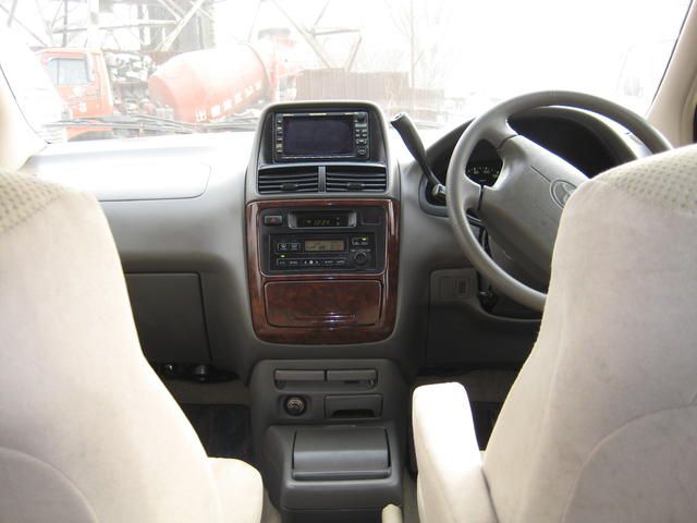2000 Toyota Ipsum