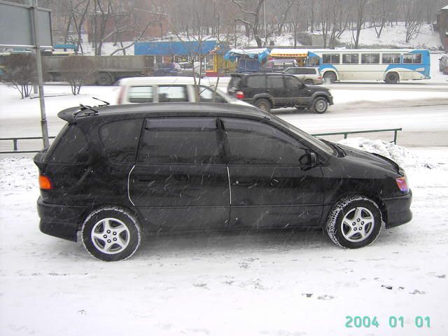 2000 Toyota Ipsum