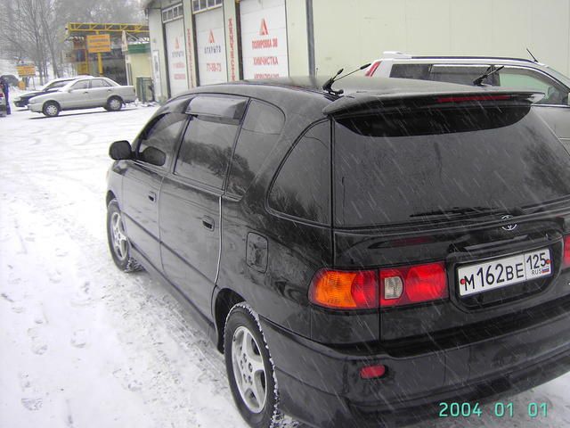 2000 Toyota Ipsum