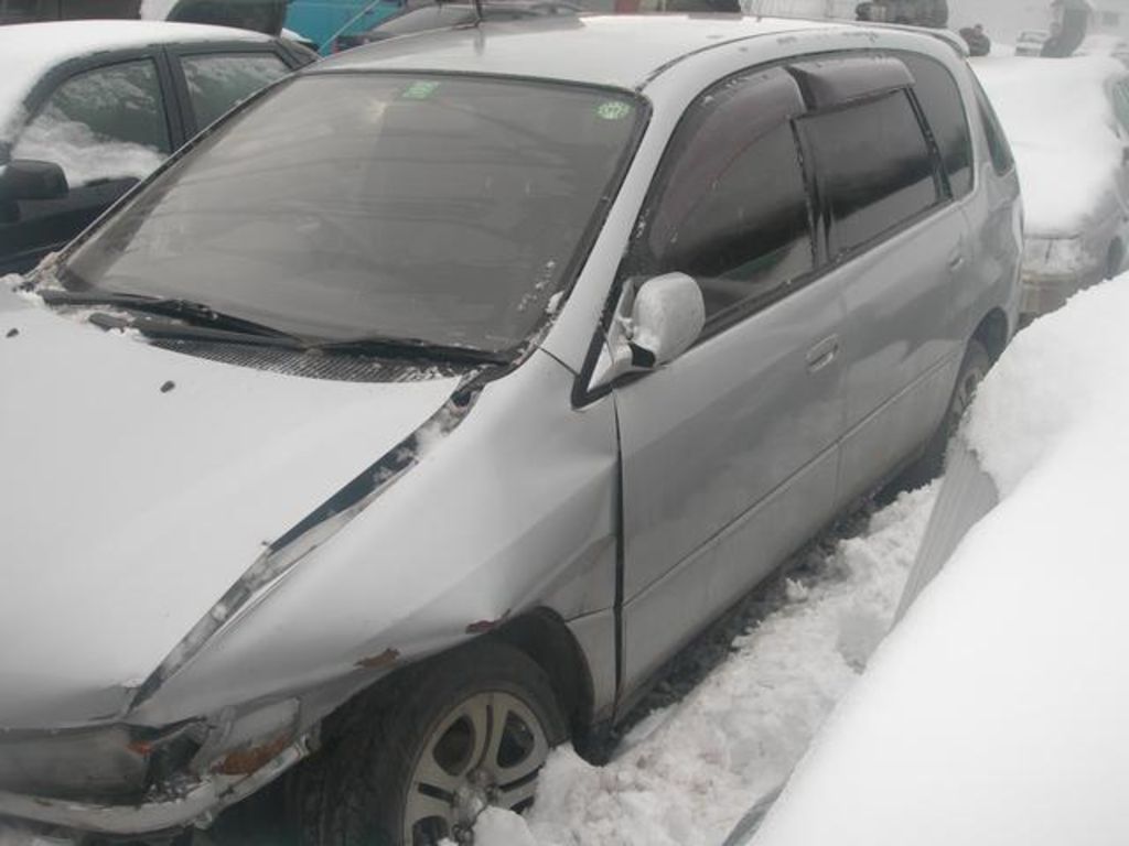 2000 Toyota Ipsum