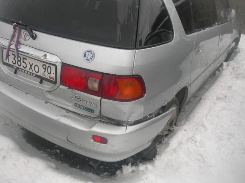 2000 Toyota Ipsum