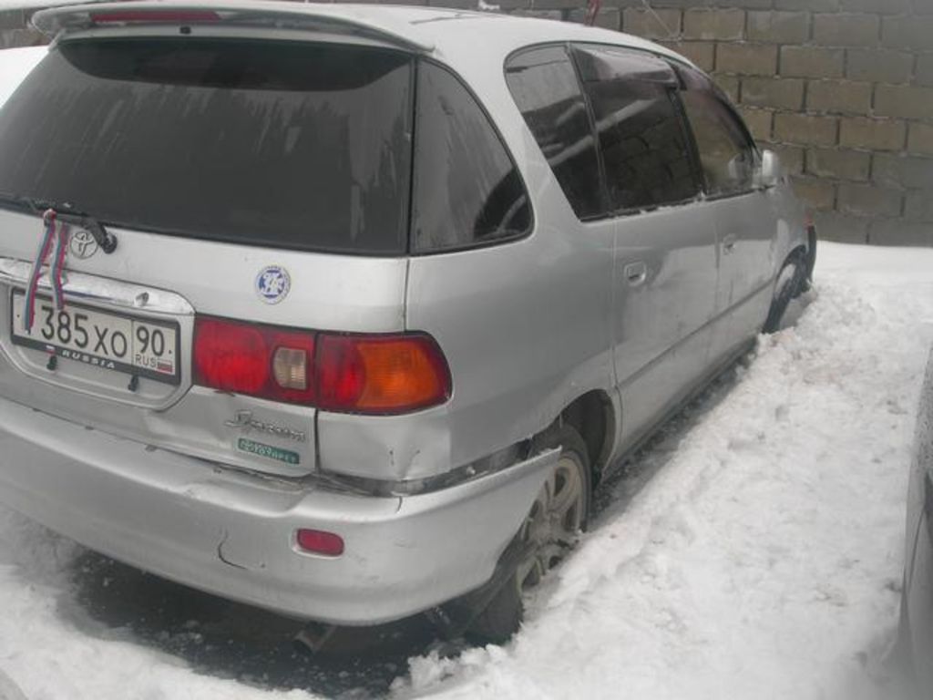 2000 Toyota Ipsum