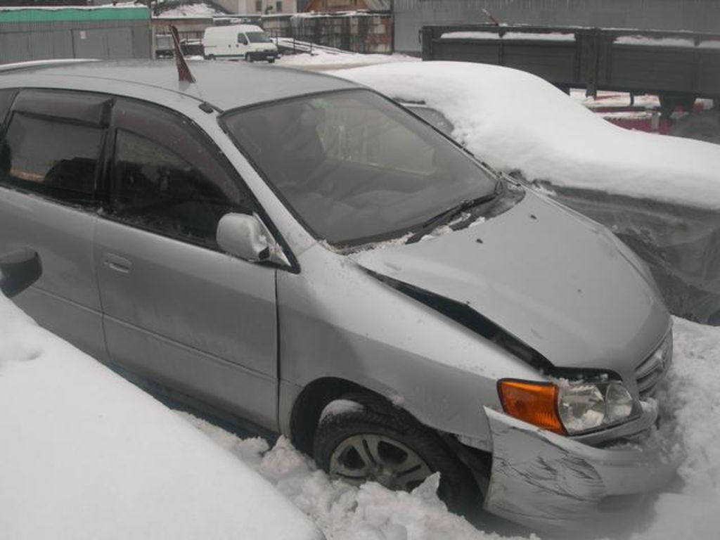 2000 Toyota Ipsum