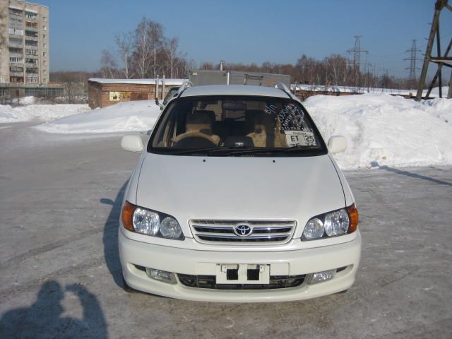 2000 Toyota Ipsum