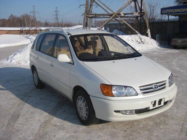 2000 Toyota Ipsum