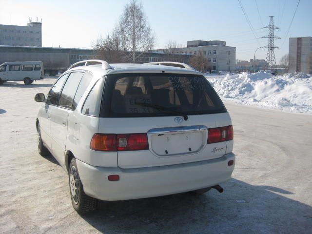 2000 Toyota Ipsum