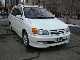 2000 Toyota Ipsum