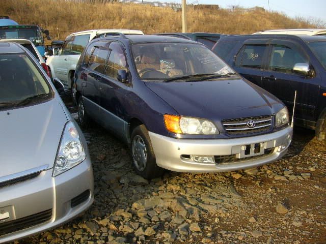 2000 Toyota Ipsum