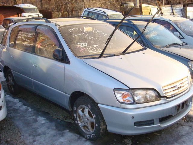 2000 Toyota Ipsum