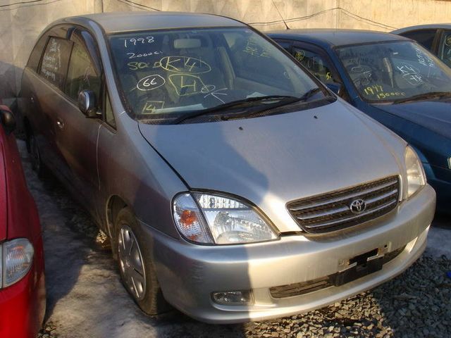 2000 Toyota Ipsum
