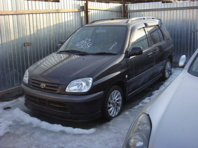 2000 Toyota Ipsum