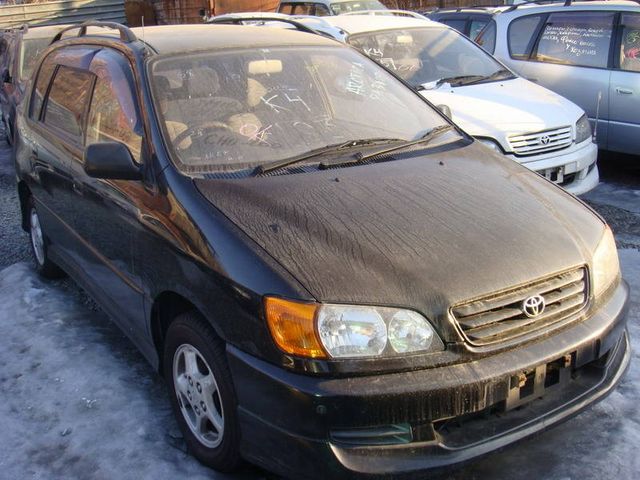 2000 Toyota Ipsum