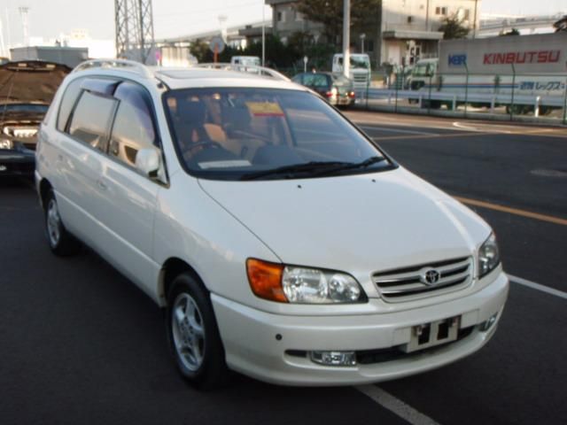 2000 Toyota Ipsum