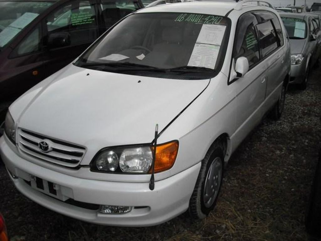 2000 Toyota Ipsum