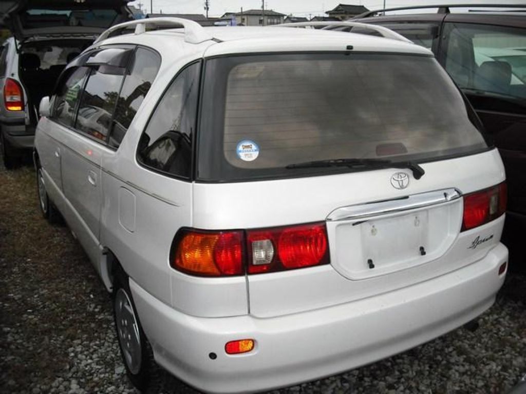 2000 Toyota Ipsum