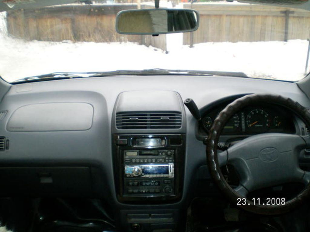 2000 Toyota Ipsum
