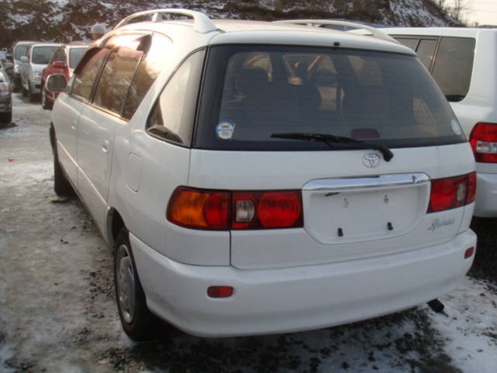 2000 Toyota Ipsum